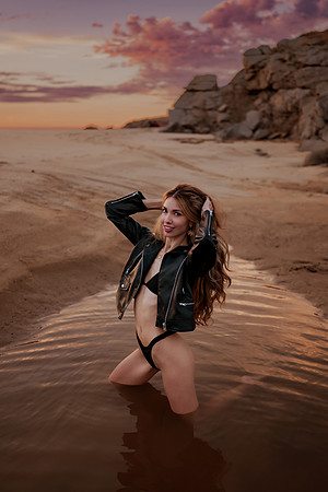 231213_Mell_Robledo_Winter_Beach_Photoshoot_212