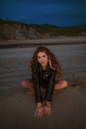 231213_Mell_Robledo_Winter_Beach_Photoshoot_257