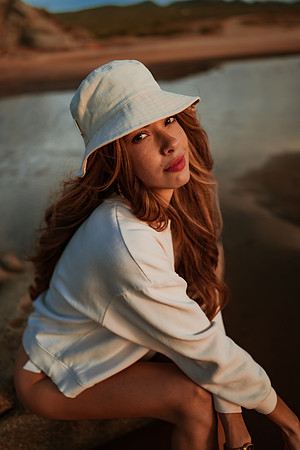 231213_Mell_Robledo_Winter_Beach_Photoshoot_033