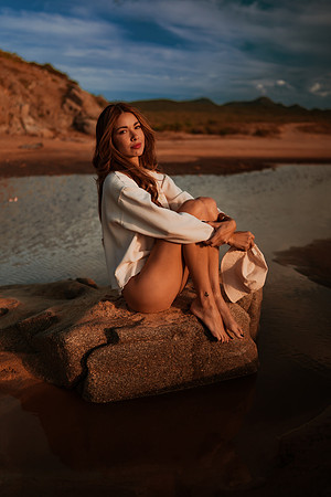 231213_Mell_Robledo_Winter_Beach_Photoshoot_037