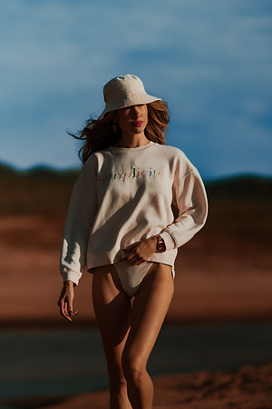 231213_Mell_Robledo_Winter_Beach_Photoshoot_014