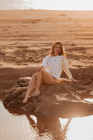 231213_Mell_Robledo_Winter_Beach_Photoshoot_051