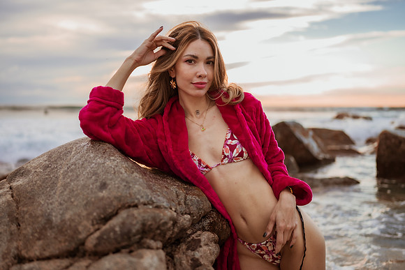 231213_Mell_Robledo_Winter_Beach_Photoshoot_100