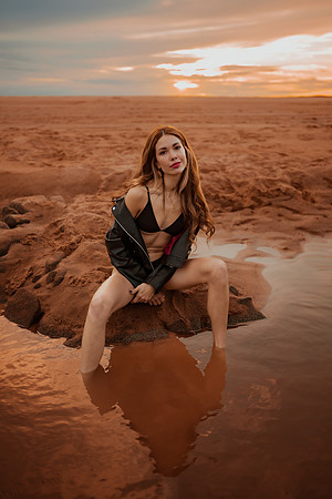 231213_Mell_Robledo_Winter_Beach_Photoshoot_167