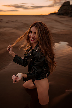 231213_Mell_Robledo_Winter_Beach_Photoshoot_215