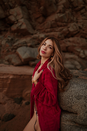 231213_Mell_Robledo_Winter_Beach_Photoshoot_076