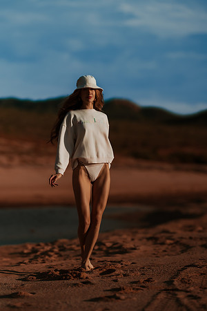 231213_Mell_Robledo_Winter_Beach_Photoshoot_012