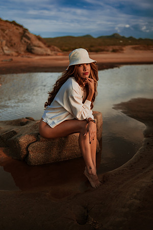231213_Mell_Robledo_Winter_Beach_Photoshoot_031