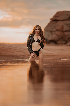 231213_Mell_Robledo_Winter_Beach_Photoshoot_179