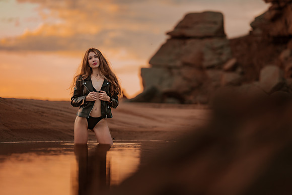 231213_Mell_Robledo_Winter_Beach_Photoshoot_183