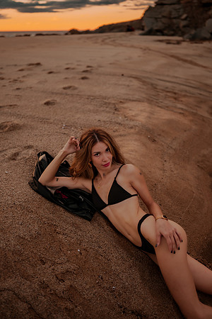 231213_Mell_Robledo_Winter_Beach_Photoshoot_240