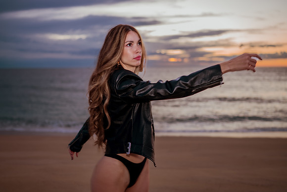 231213_Mell_Robledo_Winter_Beach_Photoshoot_243
