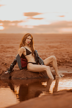 231213_Mell_Robledo_Winter_Beach_Photoshoot_175