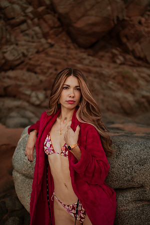 231213_Mell_Robledo_Winter_Beach_Photoshoot_073