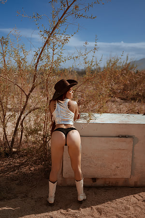 260615_Ixza_Torres_desert_Photoshoot_101