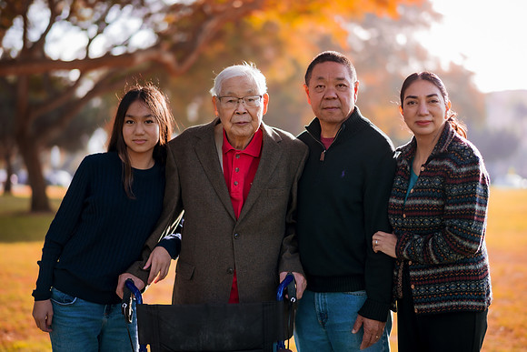 241208_Mahs_Christmas_Family_Balboa_Park_024